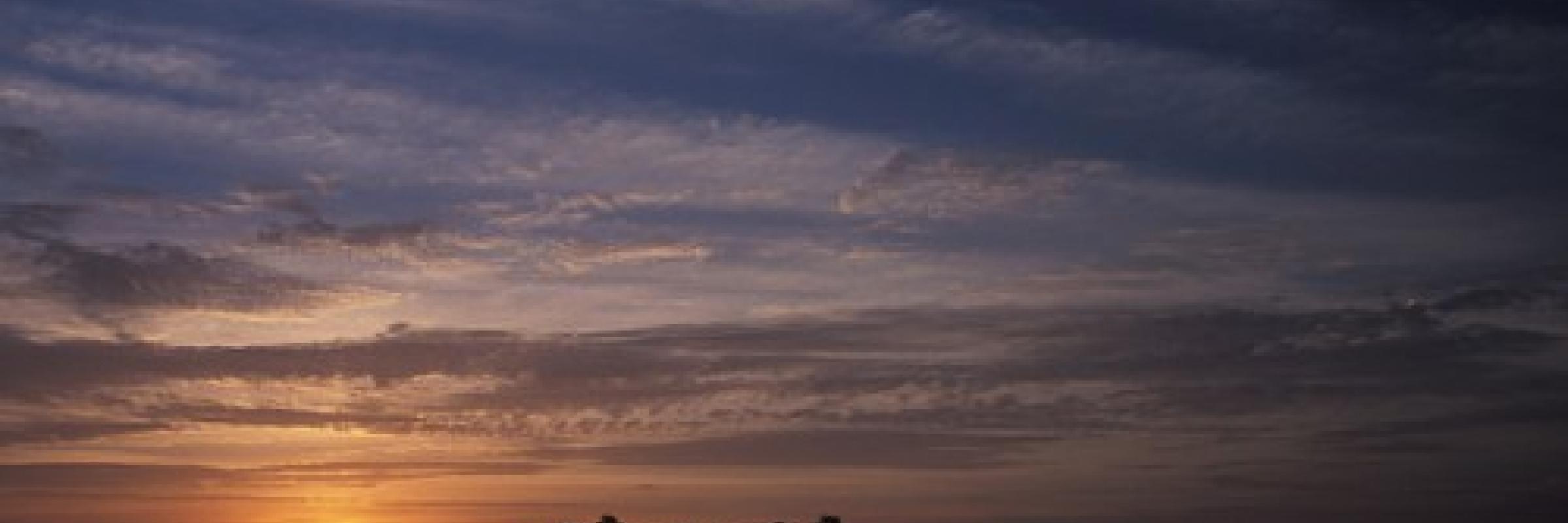 Ain image of a sunset looking out to sea