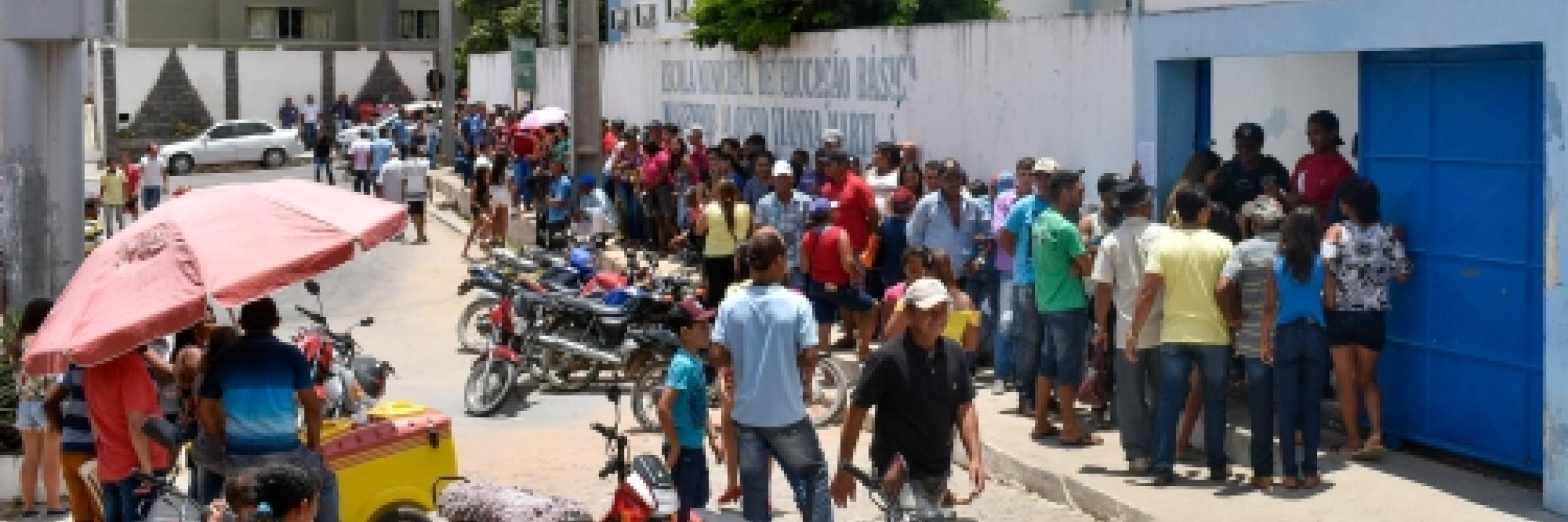 Image of a queue of people waiting to vote.